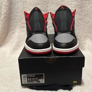 Air Jordan 1 Mid Sneakers men’s size 11 NIB